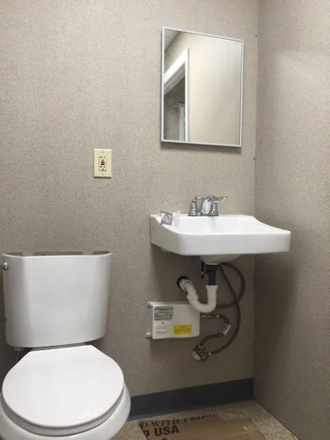 8ft x 14ft (2.4m x 4.3m) Guard Booth with Restroom for Sale – Security Cabin Unit - Image 2